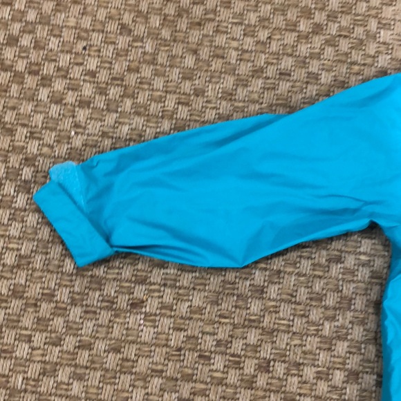 Simple blue/green rain shell. Size 4-5 - Picture 3 of 5